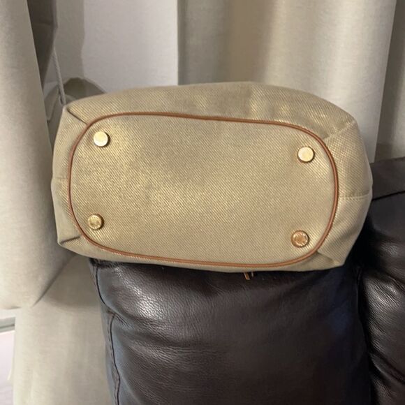 Michael Kors Satchel Purse. - Picture 3 of 7